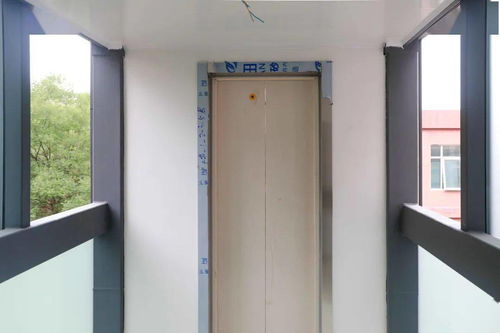 石景山某小區(qū)老樓電梯增設(shè)工程進(jìn)入收尾階段，居民“一鍵直達(dá)”生活指日可待